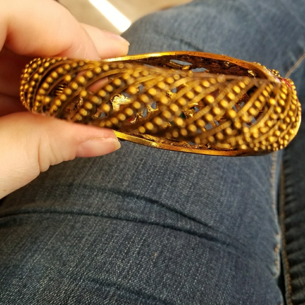Gorgeous statement bracelet! - Picture 3 of 4